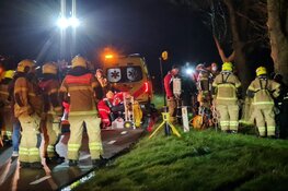 Auto te water, bestuurder in kritieke toestand naar ziekenhuis