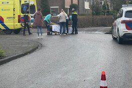 Scooterrijdster onderuit door brandstof op wegdek