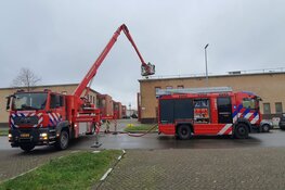 Brand op dak van bedrijfsverzamelgebouw Beverkoog