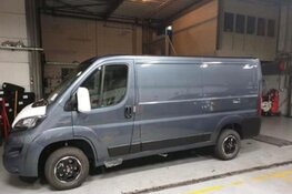 Politie op zoek naar gestolen bestelbus en getuigen