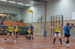 Korfballers Apollo 1 starten het zaalseizoen met winstpunten