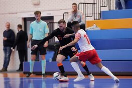 Heerhugowaards scheidsrechtertalent Davey Markerink maakt stappen in de zaal