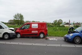 Vier auto's betrokken bij ongeval op N242, twee gewonden