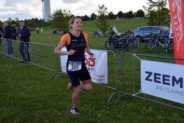 Van Tongerlo en Bax overtuigende winnaars Stad van de Zon Triathlon