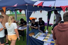 Glitter en poffertjes voor het goede doel tijdens Zomertoer