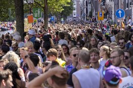Canal Parade Pride Amsterdam in volle gang (fotoalbum)