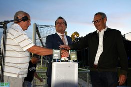 Jubilerend KSV presenteert nieuwe hoofdsponsor, eert vrijwilligers en opent kunstgrasveld