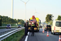 Vrachtwagen in botsing met auto op N242