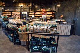 Bakkerij Jos Rood met recht trots op nieuwe winkel in De Draai