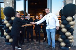Bakkerij Jos Rood met recht trots op nieuwe winkel in De Draai