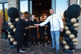 Bakkerij Jos Rood met recht trots op nieuwe winkel in De Draai