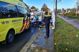 Bromfietser rijdt achterop bestelbus in Heerhugowaard