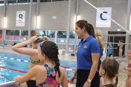Dankzij snelle leerlingen wordt Familieschool gekroond tot schoolzwemkampioen van Heerhugowaard
