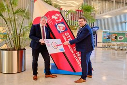 Dijkgraaf Remco Bosma en burgemeester Maarten Poorter openen bijzonder stembureau hoogheemraadschap