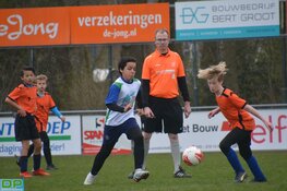 Schoolvoetbal Dijk en Waard in volle gang