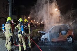 Auto door brand verwoest aan Keerkring in Heerhugowaard