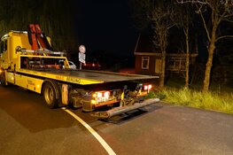Auto te water op Verlaat, bestuurder naar ziekenhuis
