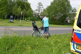 Fietsster aangereden op rotonde in Zuid-Scharwoude