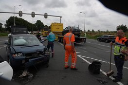 Botsing tussen twee auto's op N242 bij Heerhugowaard