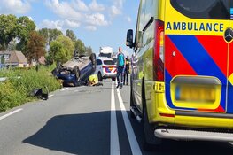 Auto op de kop in Obdam