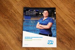 De badmeester verzuipt, FNV komt met verbeterpunten: Overhandiging eerste exemplaar `Witboek Zwembaden`aan burgemeester Dijk en Waard