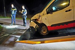Auto tegen boom in Heerhugowaard, bestuurder nergens te bekennen