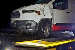 Auto tegen boom in Heerhugowaard, bestuurder nergens te bekennen