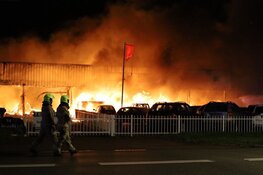 Uitslaande brand verwoest garagebedrijf in Heerhugowaard