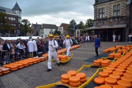 De Kaasmarkt van Alkmaar luidt op vrijdag 29 maart het Hollandse kaasmarktseizoen in