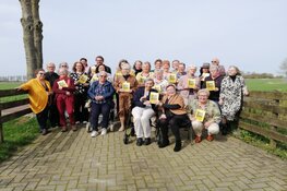 Jubileumbundel Schrijvenswaard gepresenteerd