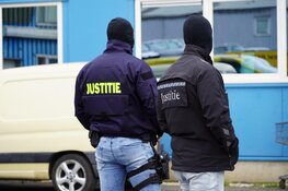 FIOD doet inval bij autobedrijven in Blokker, meerdere auto's in beslag genomen. Mogelijk verband met inval in Heerhugowaard