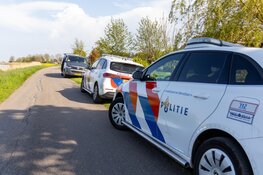 Silo's ingestort bij boerderij in Ursem, jongen zwaargewond