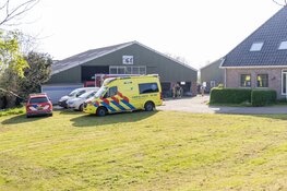 Silo's ingestort bij boerderij in Ursem, jongen zwaargewond