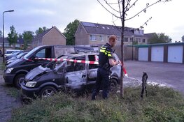 Auto door brand verwoest in Heerhugowaard, ook bestelbus fors beschadigd