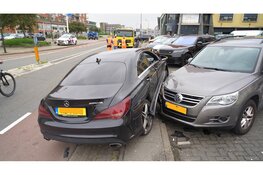 Dure Mercedes vliegt uit de bocht in Heerhugowaard