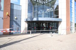 Deel winkelcentrum Middenwaard ontruimd. Scheuren in vloer Dekamarkt en parkeergarage