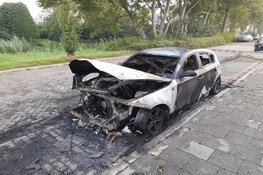 Auto door brand verwoest in Gezellestraat te Heerhugowaard