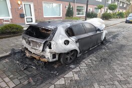 Auto door brand verwoest in Gezellestraat te Heerhugowaard