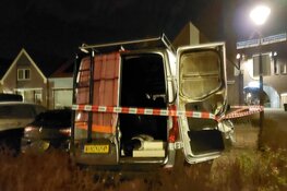 Bedrijfsbus door brand verwoest aan Stellingmolen in Heerhugowaard