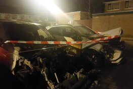 Opnieuw autobrand in Heerhugowaard, twee voertuigen aan Hyperionlaan compleet verwoest