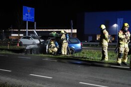 Auto in brand aan De Butter in Obdam