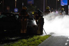 Auto in brand aan De Butter in Obdam