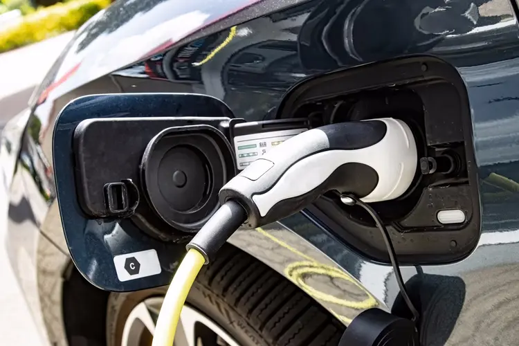 Veiligheidsrisico's bij goedkope laadkabels voor elektrische auto's in Heerhugowaard