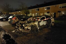 Auto door brand verwoest aan Saturnuslaan in Heerhugowaard