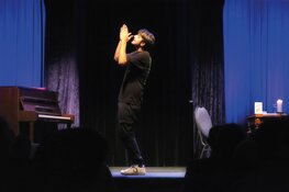 Cabaretier Hugo van Eck gaat de strijd aan met AI in Computergestuurd