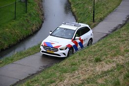 Scooter rijdt tegen hekwerk langs Westdijk in Heerhugowaard