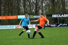 Uniek! Voetbalverenigingen Dijk en Waard werven samen nieuwe meiden