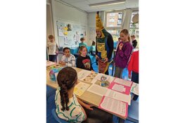 Kunst & Afval project Pater Jan Smitschool bezocht door plogger Paul Waye