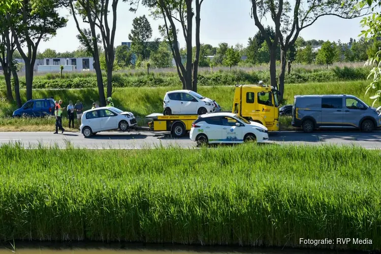 Lange file op N242 na kop-staartbotsing bij Heerhugowaard