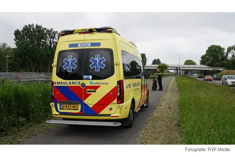 Fatbiker met drie opzittenden komt hard ten val, één zwaargewonde